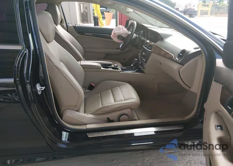 2014 Mercedes-Benz C 250 из США, поврежденный, VIN WDDGJ4HB9EG196288